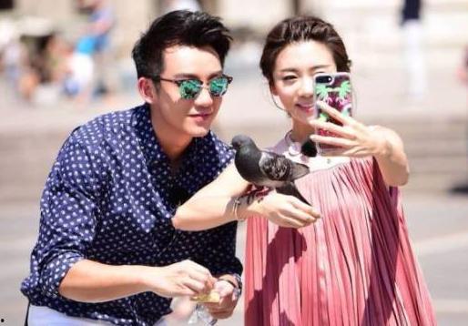 娱乐吃瓜和女朋友分手了,吃瓜群众围观分手现场